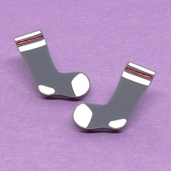Boucles d’oreille chaussettes d’hiver grises
