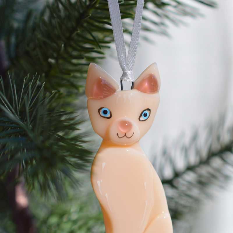 Chat sphynx en verre fusionné – Ornement de Noël