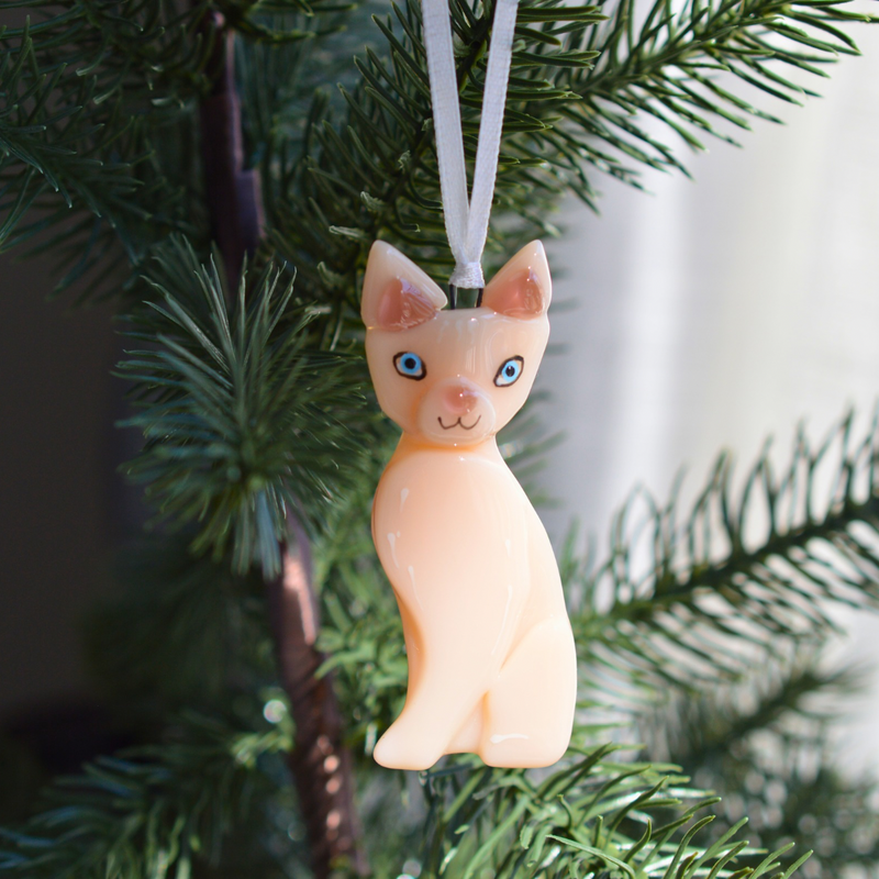 Chat sphynx en verre fusionné – Ornement de Noël
