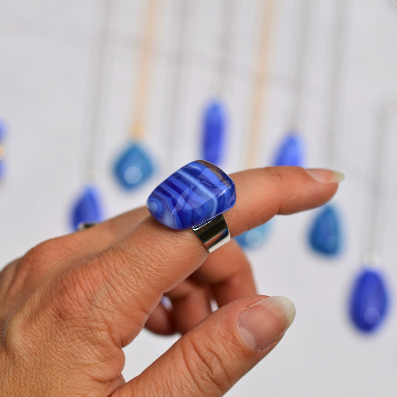 Agate bleue rubanée – Douceur et communication - Collection Gemstones | Station pôle Nord | Boutique de Noël