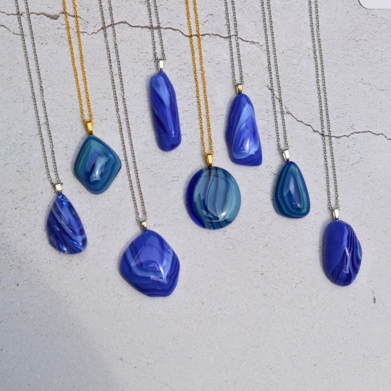 Agate bleue rubanée – Douceur et communication - Collection Gemstones | Station pôle Nord | Boutique de Noël
