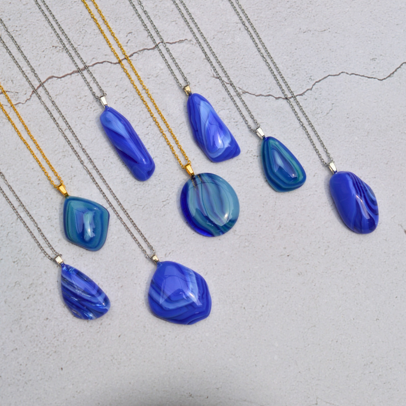 Agate bleue rubanée – Douceur et communication - Collection Gemstones | Station pôle Nord | Boutique de Noël