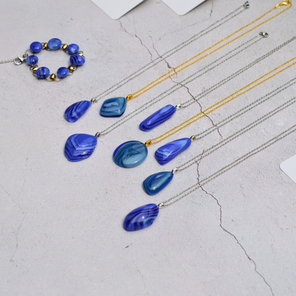 Agate bleue rubanée – Douceur et communication - Collection Gemstones | Station pôle Nord | Boutique de Noël