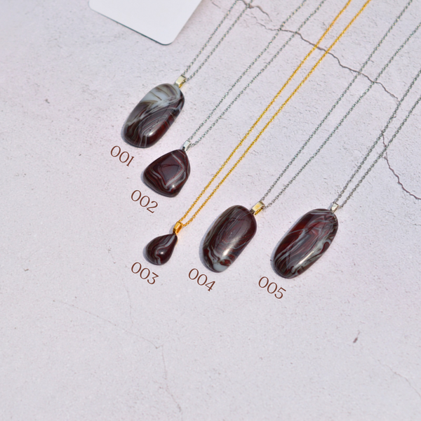 Agate rubanée rouge et noir – Intensité et dualité - Collection Gemstones | Station pôle Nord | Boutique de Noël