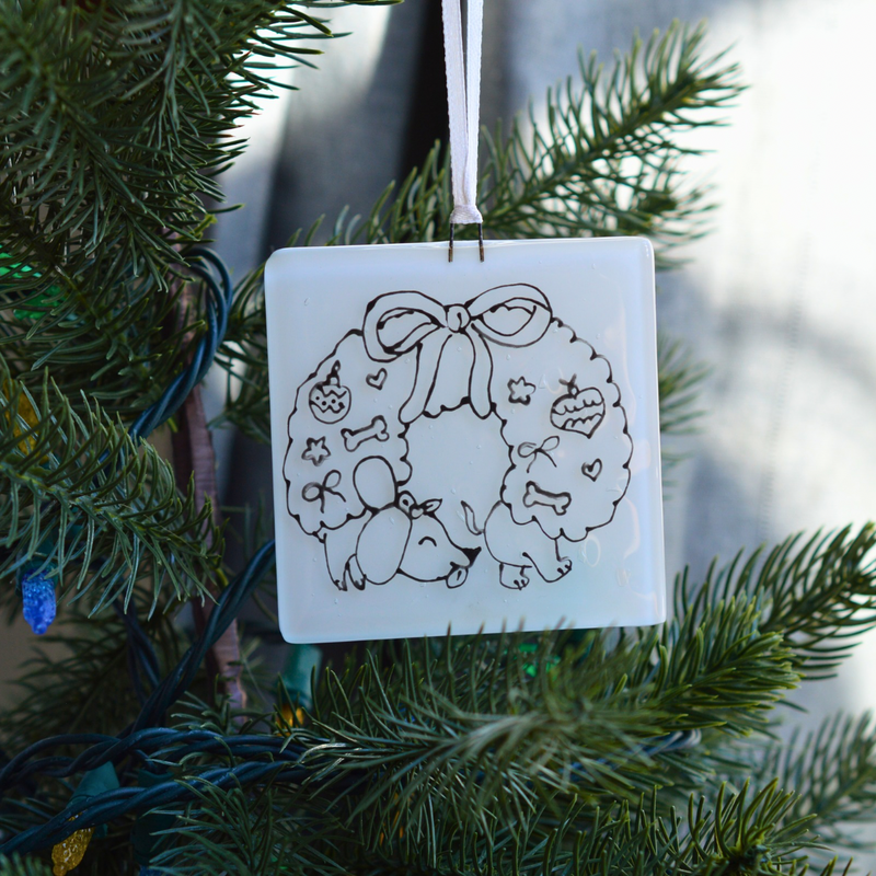 Ornement à colorier chien teckel – Décoration en verre à personnaliser, faite à la main au Québec