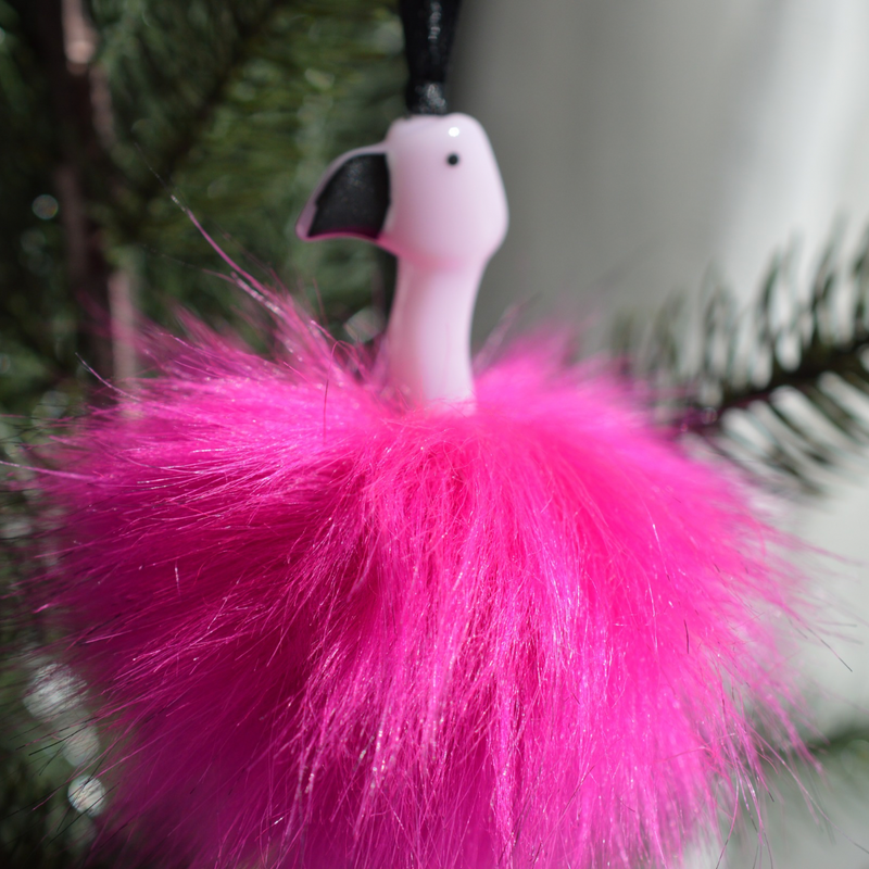 Ornement Flamant Rose Foncé poilu – L’élégance tropicale au cœur de Noël