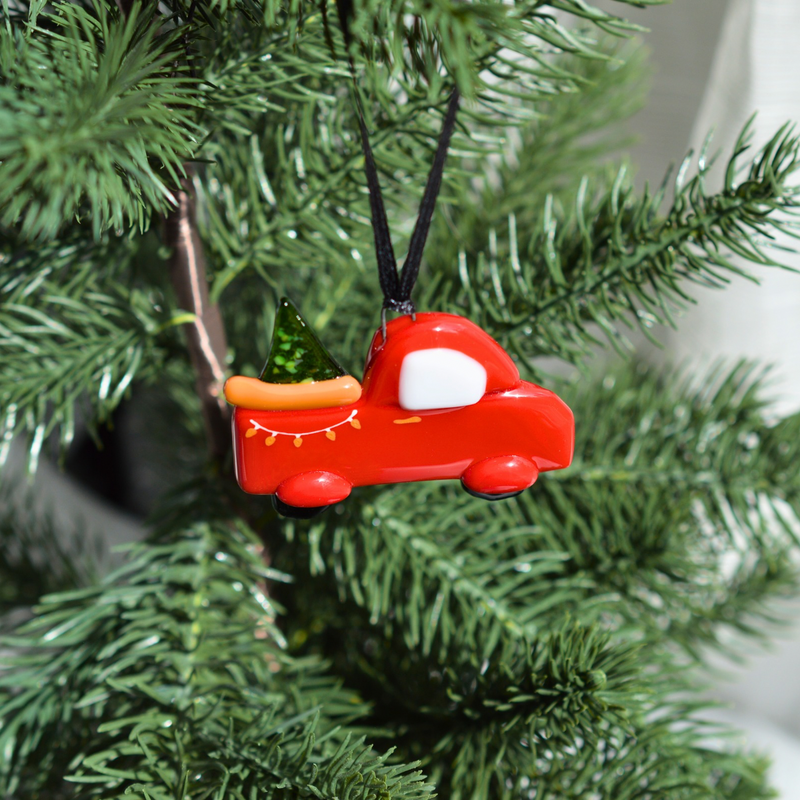 Camion de Noël rouge – Ornement en verre fusionné fait à la main au Québec