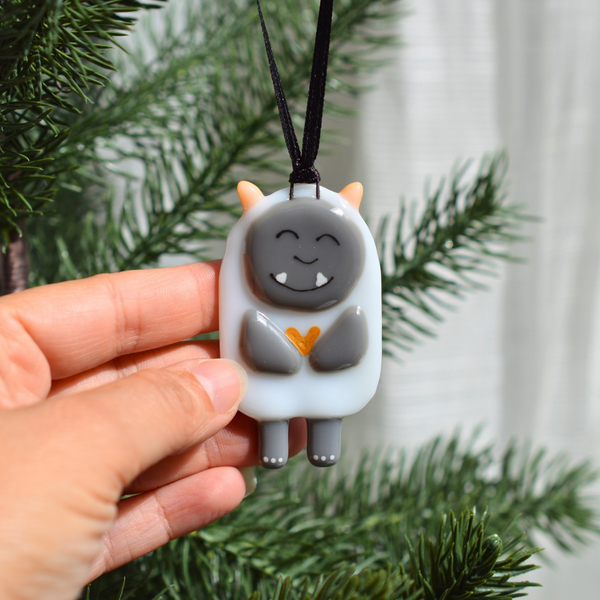 ornement yéti de Noël en verre fait main, décoration artisanale amusante pour sapin québécois