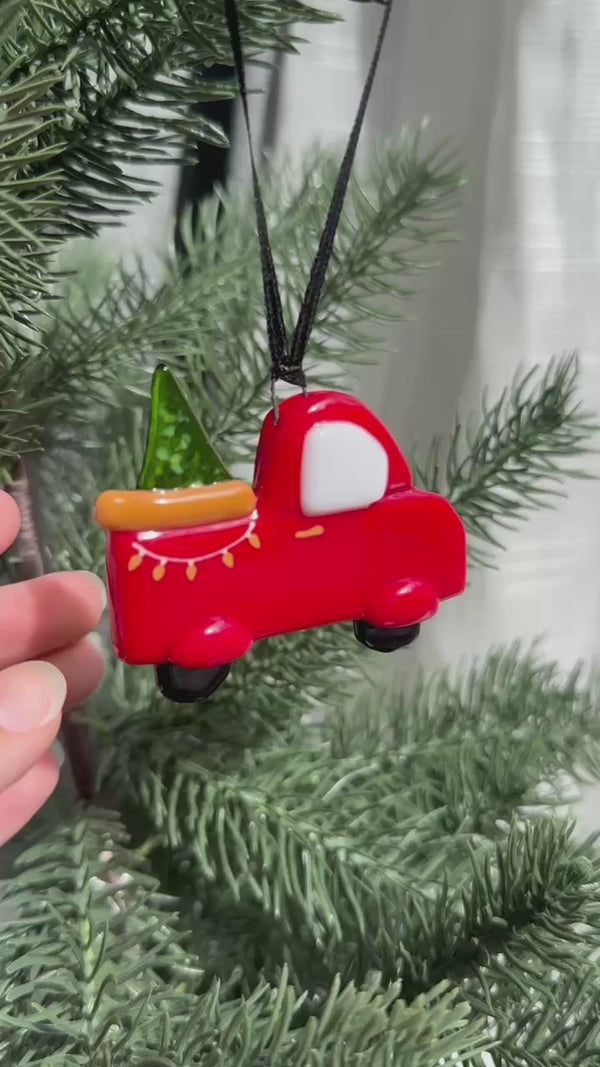Camion de Noël rouge – Ornement en verre fusionné fait à la main au Québec