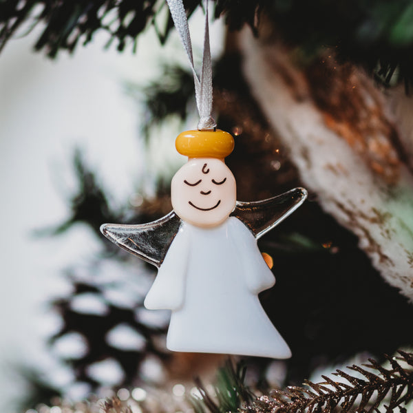 Décoration souvenir suspendue ange gardien blanc avec des ailes transparentes pour mettre dans le sapin