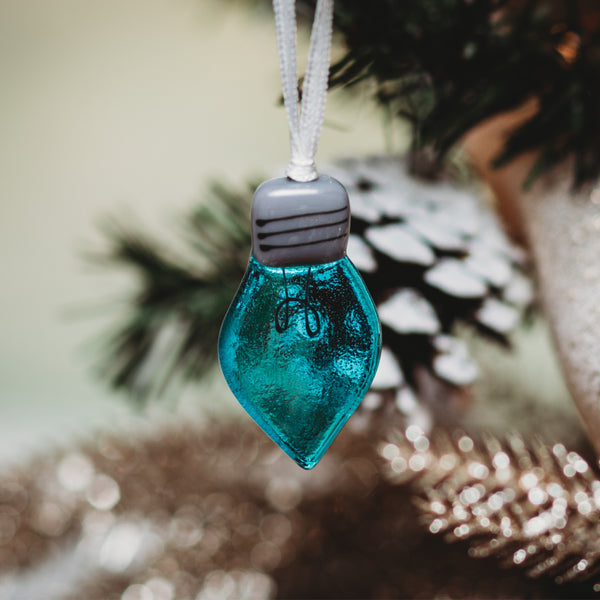 Ornement de verre décoratif en verre artisanal de couleur turquoise