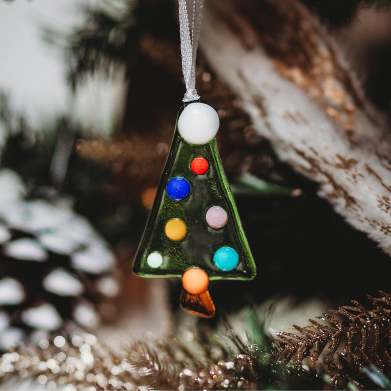Décoration suspendue en verre fusionné en forme de sapin de Noel