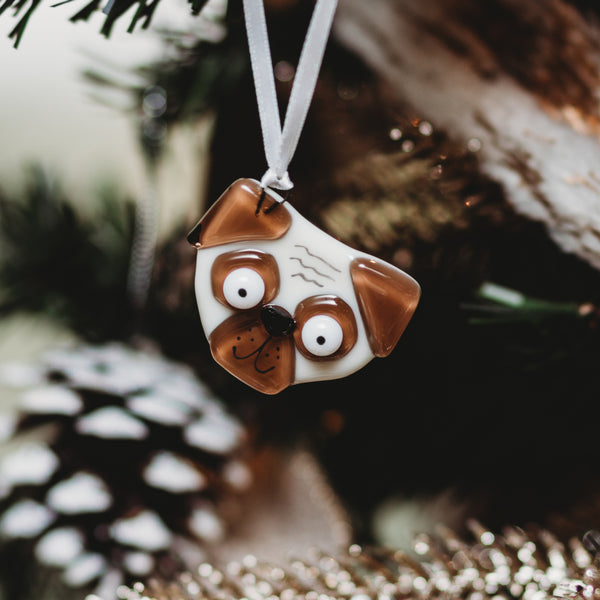 Décoration chien pug carlin en verre pour remplacer les boules de noel dans le sapin