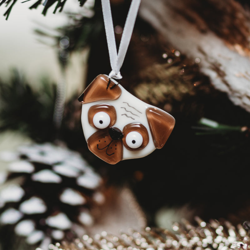 Décoration chien pug carlin en verre pour remplacer les boules de noel dans le sapin