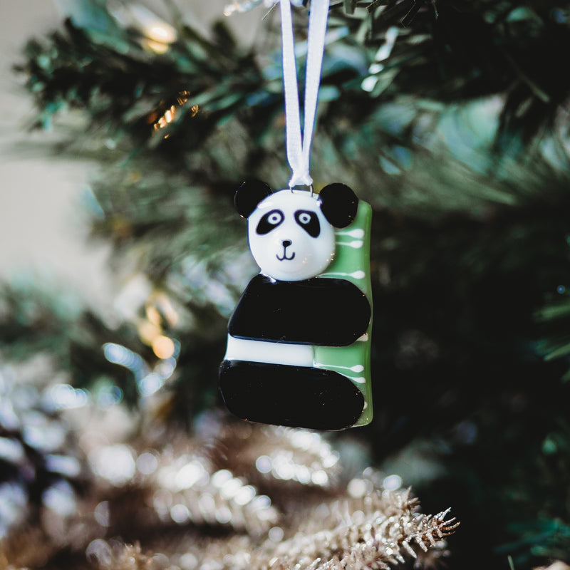 panda en verre fusionné à suspendre dans le sapin