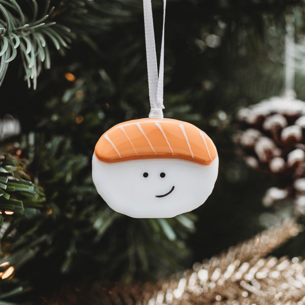 boule de noël suspension pour le sapin en forme sushis au saumon